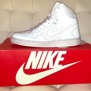 Woman’s  Son of Force Mid size 8